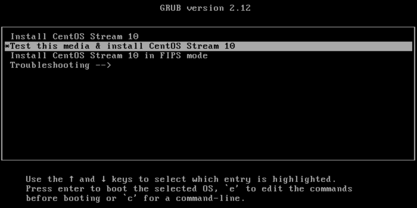 CentOS Stream kurulum menüsünü açın; gerçek demo sunucusu ekranı.