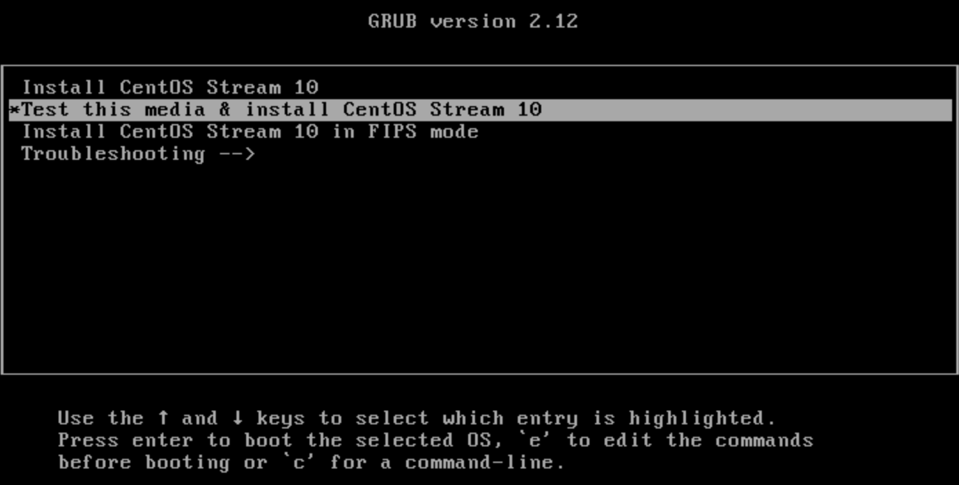 CentOS Stream 10 GRUB menüsünde Test this media & install CentOS Stream 10 satırı seçili; altında yön tuşları ve Enter açıklaması.