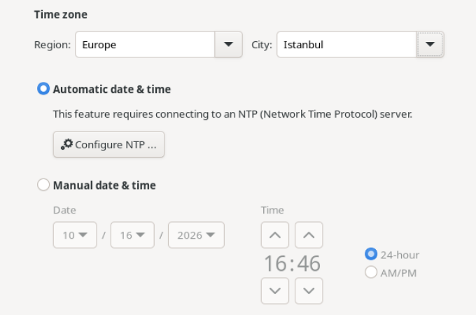 CentOS Time & Date ayarlarında Region Europe, City Istanbul ve seçili Automatic date & time.