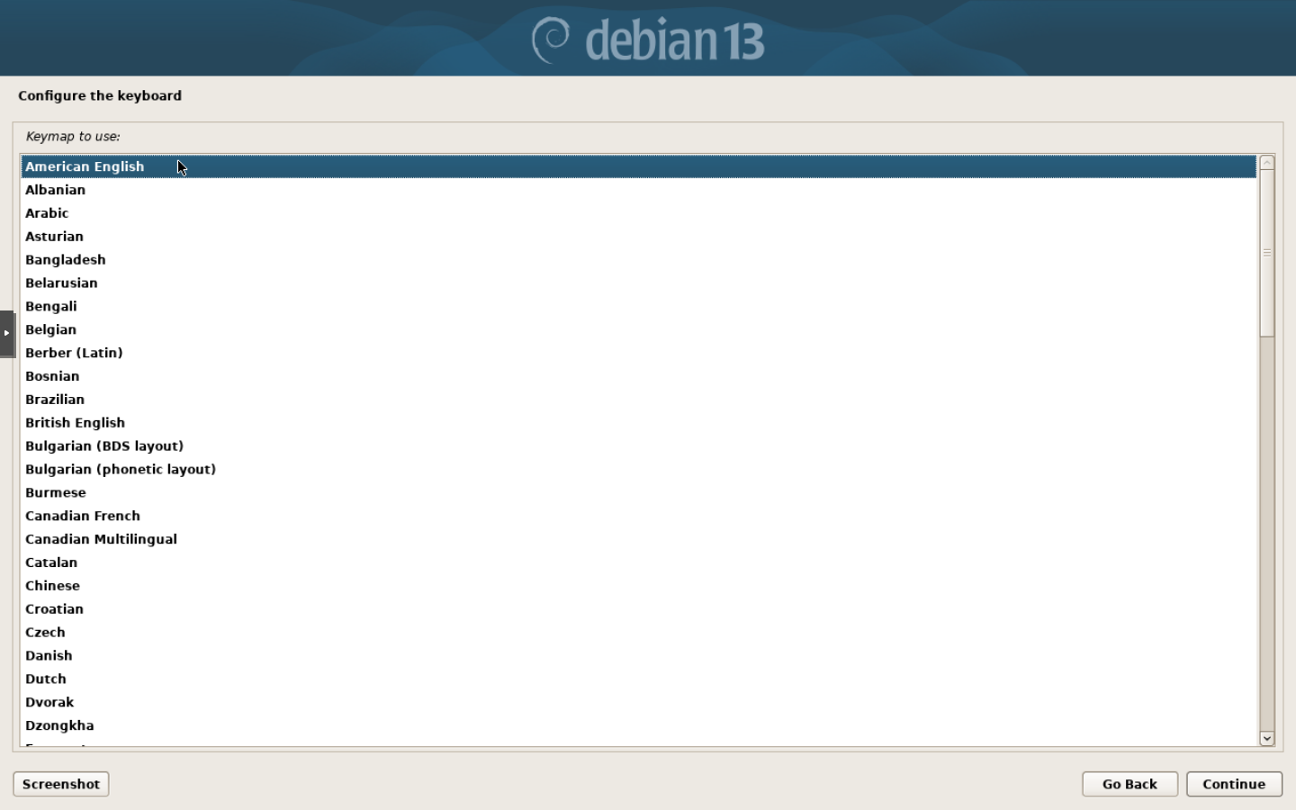 Debian grafik kurulumunun klavye ekranında American English düzeni seçili.