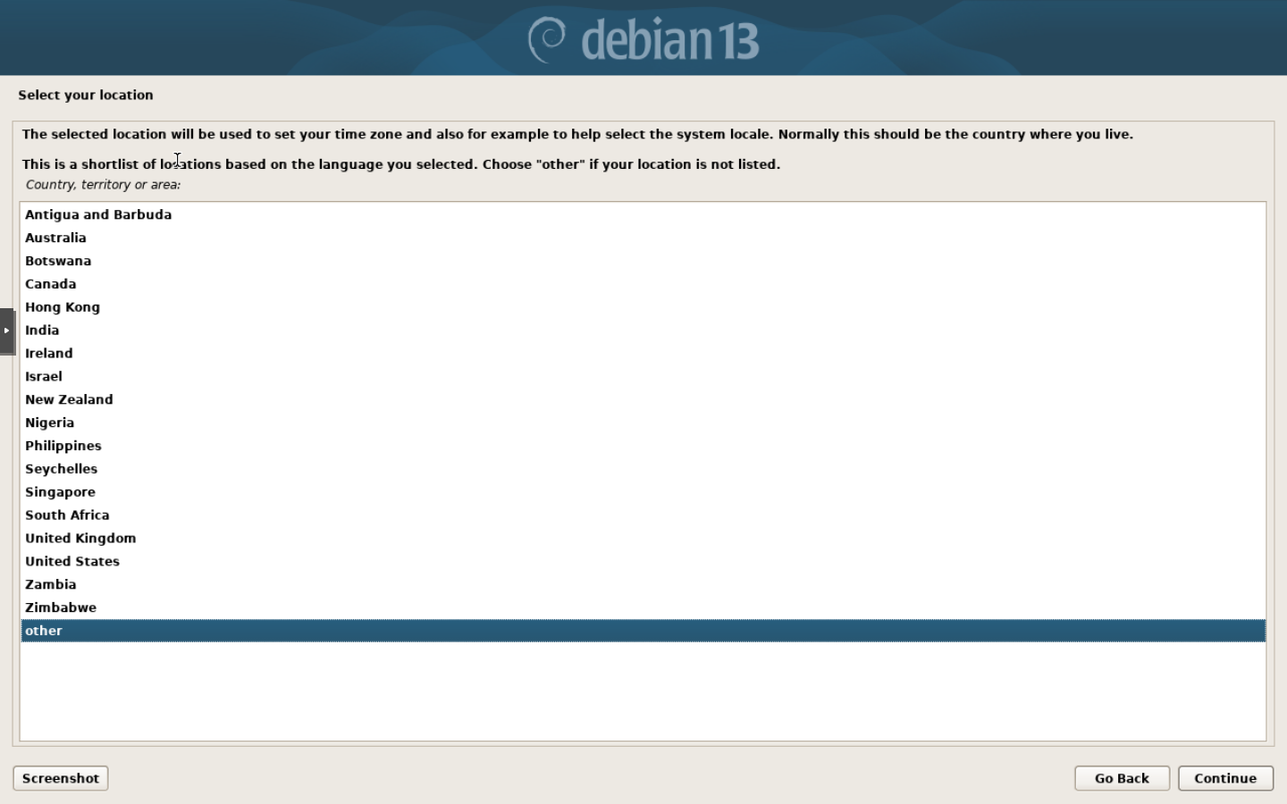 Debian grafik kurulumunun konum ekranında ülke listesinin en altındaki other satırı seçili.