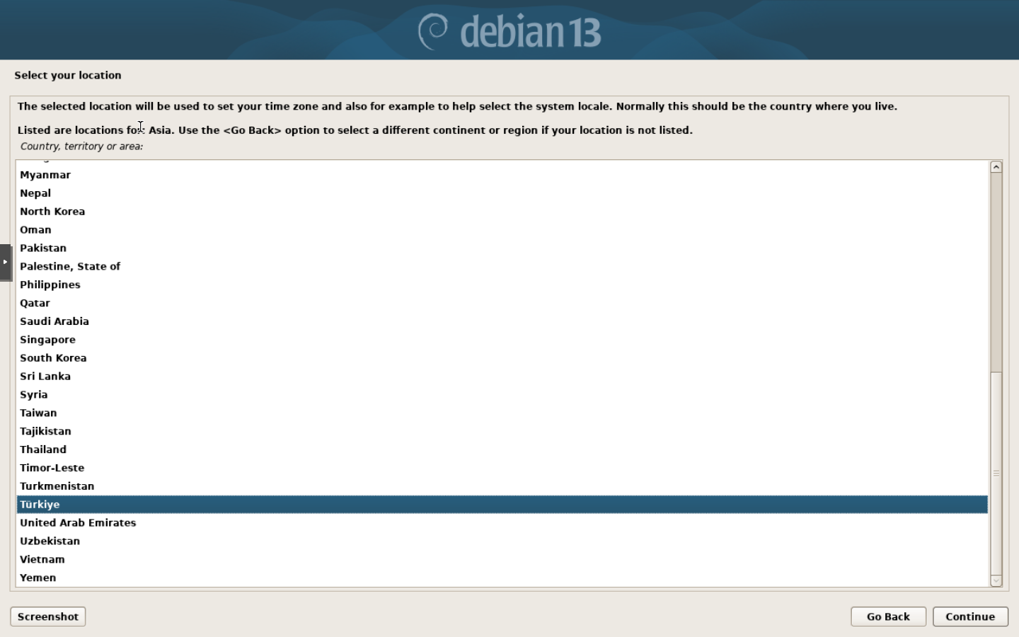 Debian grafik kurulumunun Asya ülkeleri listesinde Türkiye satırı seçili.