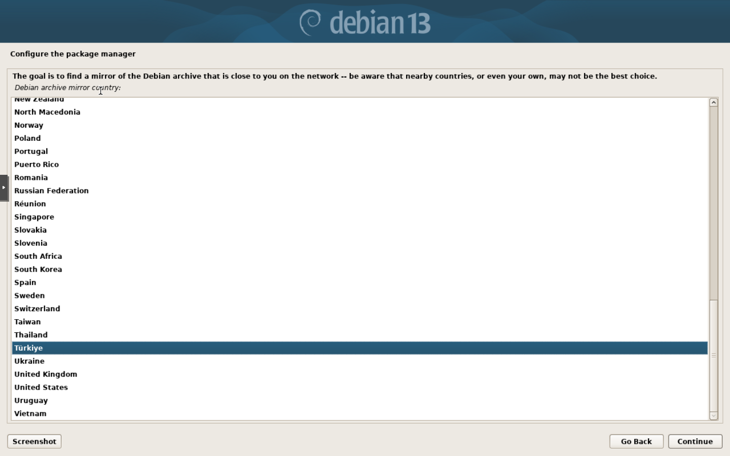Debian grafik paket yöneticisi yapılandırmasında Debian archive mirror country listesinde Türkiye seçili.