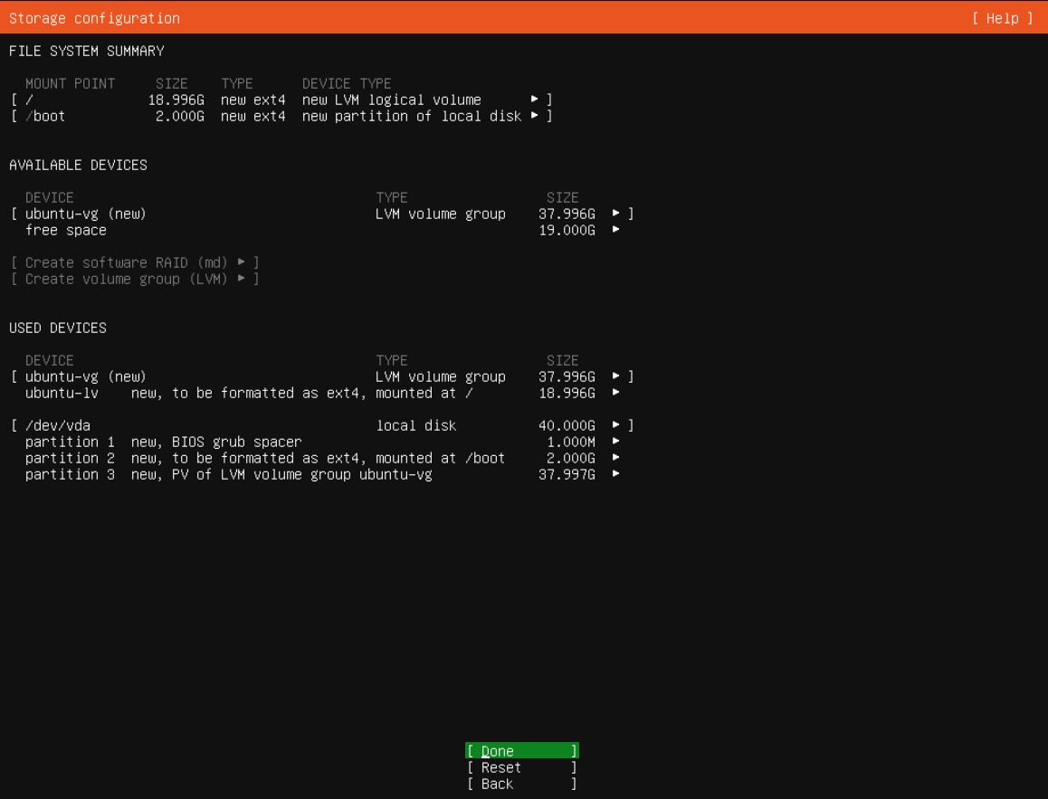 Önerilen bölüm düzenini ve LVM boş alanını inceleyin; gerçek Ubuntu Server kurulum ekranı.